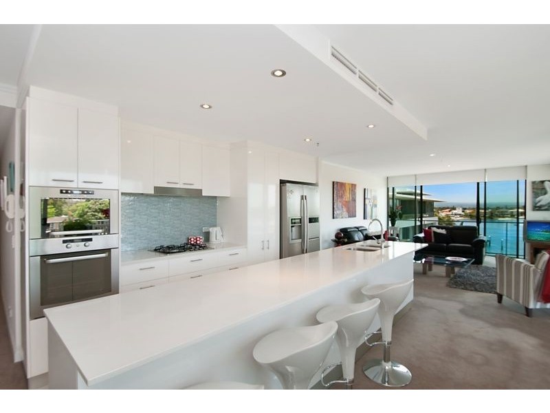 33 TE Peters Drive, Broadbeach Waters QLD 4218