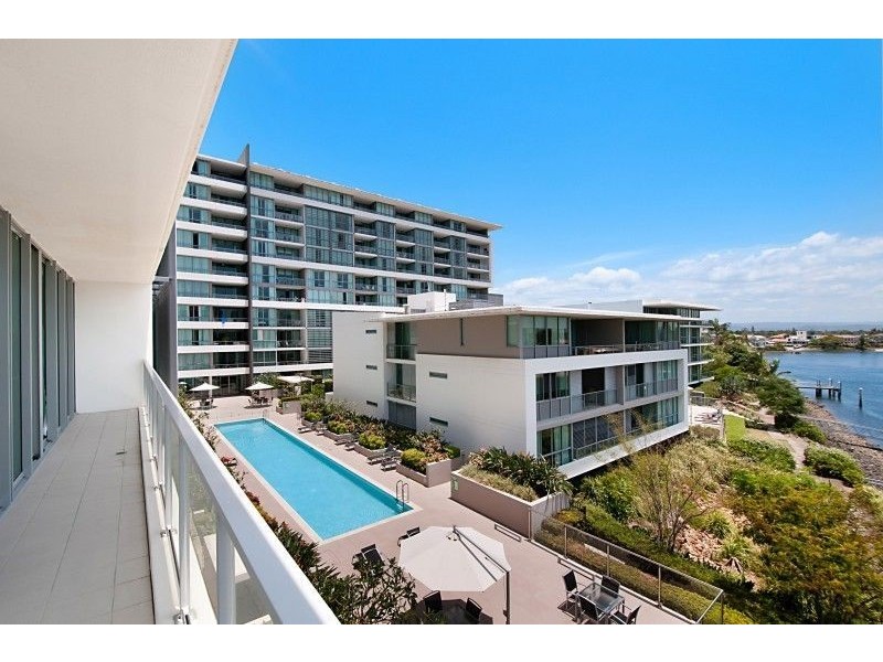 33 TE Peters Drive, Broadbeach Waters QLD 4218