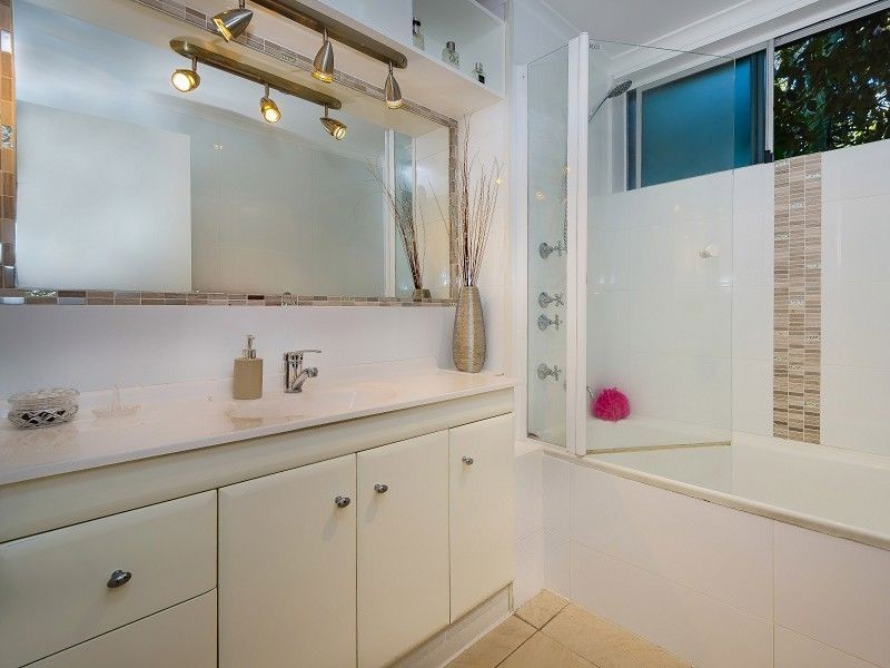 22/111 Rio Vista Boulevard, Broadbeach Waters QLD 4218