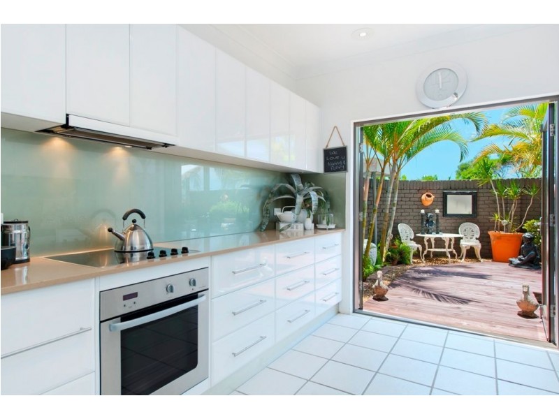 44 Markeri Street, Mermaid Waters QLD 4218