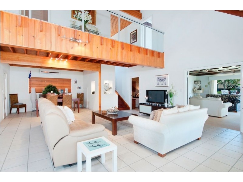 44 Markeri Street, Mermaid Waters QLD 4218