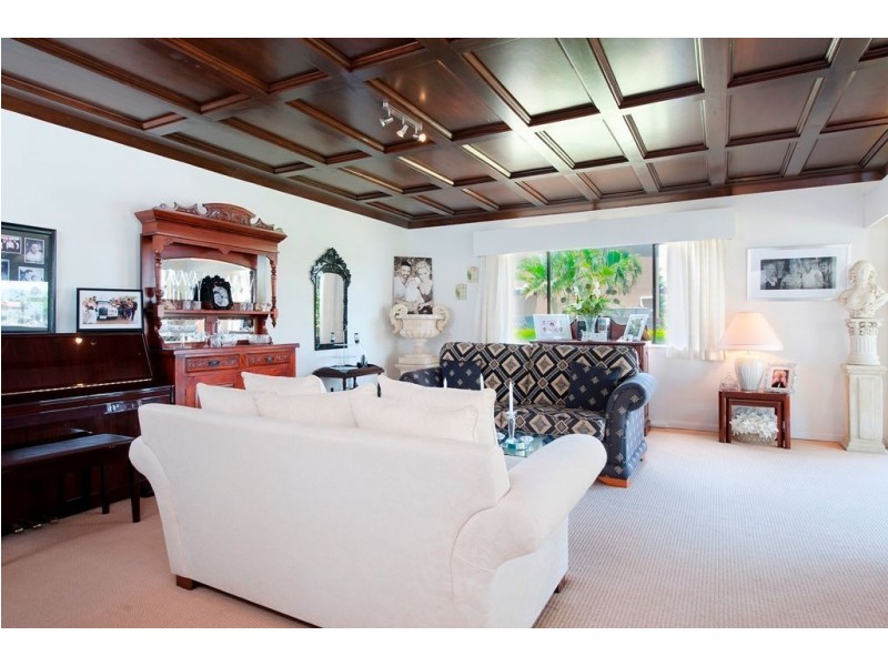 44 Markeri Street, Mermaid Waters QLD 4218