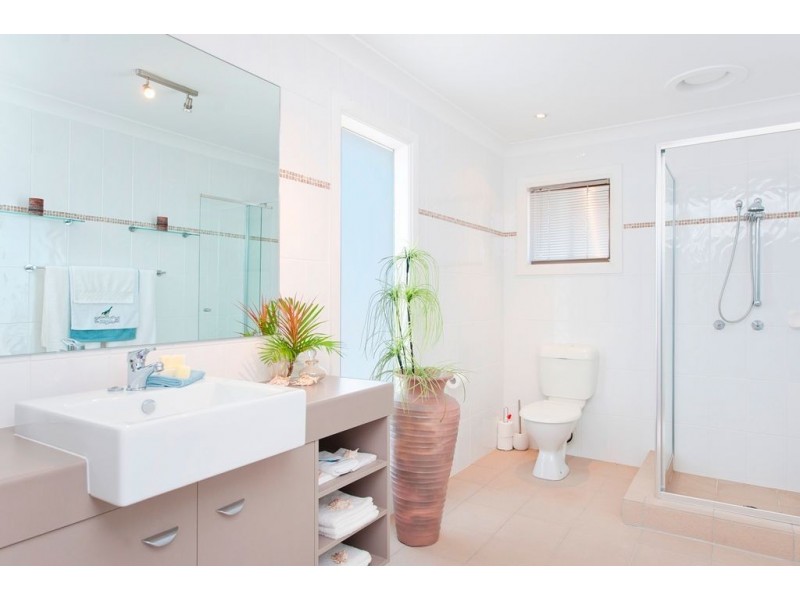 44 Markeri Street, Mermaid Waters QLD 4218