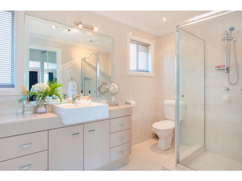 44 Markeri Street, Mermaid Waters QLD 4218