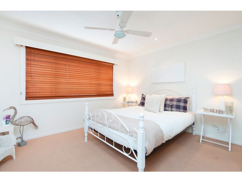 44 Markeri Street, Mermaid Waters QLD 4218