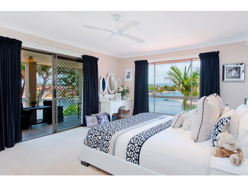 44 Markeri Street, Mermaid Waters QLD 4218