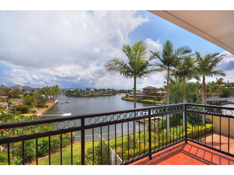 379 Rio Vista Blvd, Mermaid Waters QLD 4218