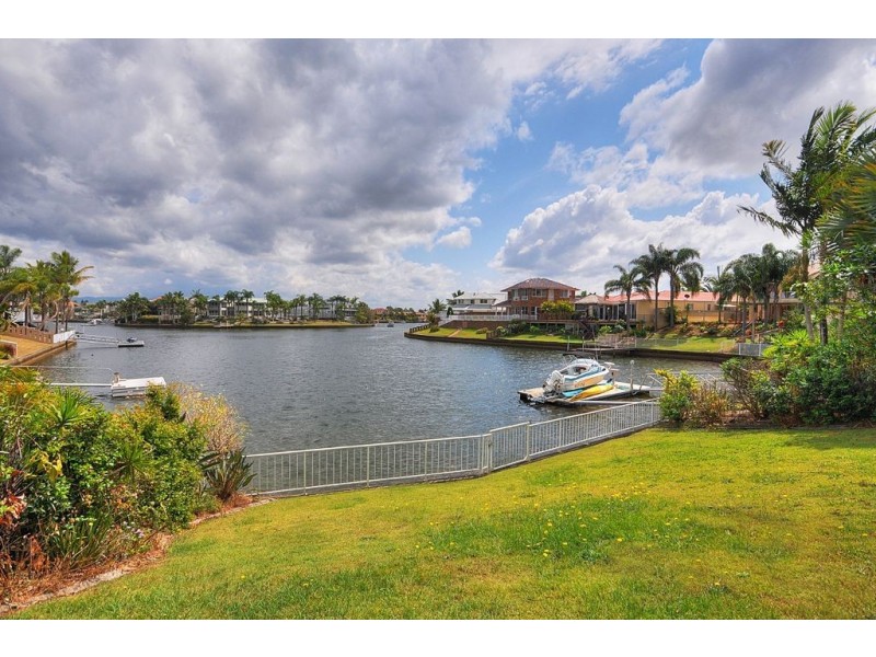 379 Rio Vista Blvd, Mermaid Waters QLD 4218
