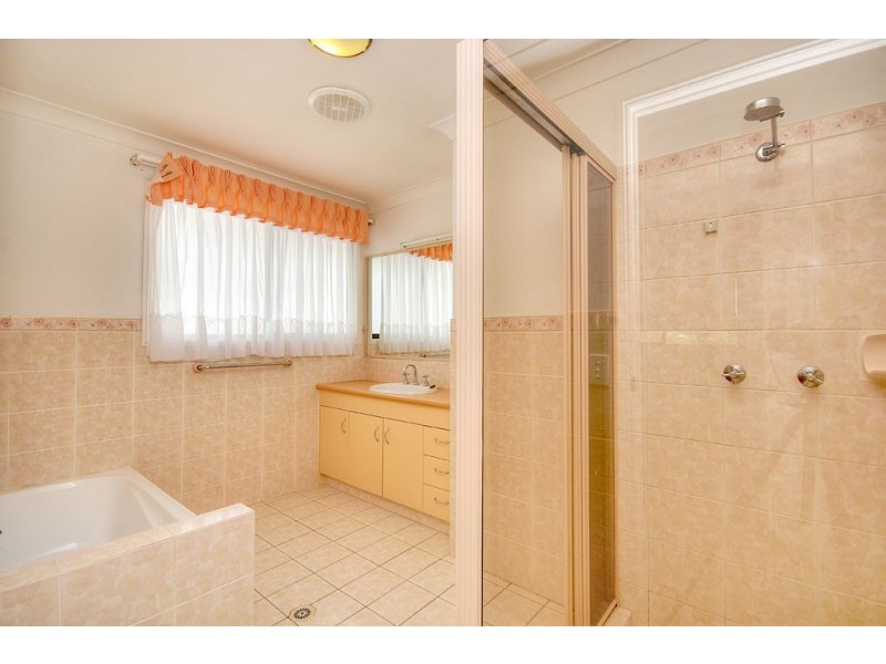 379 Rio Vista Blvd, Mermaid Waters QLD 4218