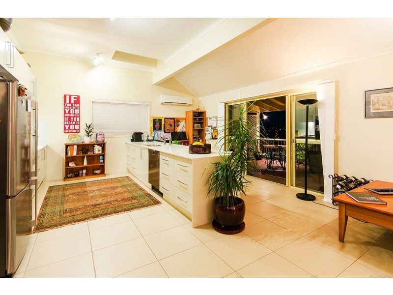 38 Amethyst Court, Carrara QLD 4211