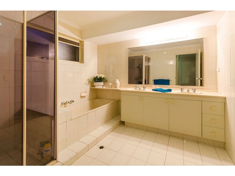 38 Amethyst Court, Carrara QLD 4211
