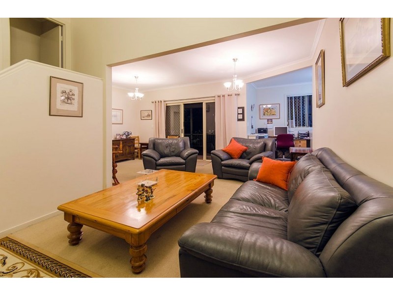 38 Amethyst Court, Carrara QLD 4211