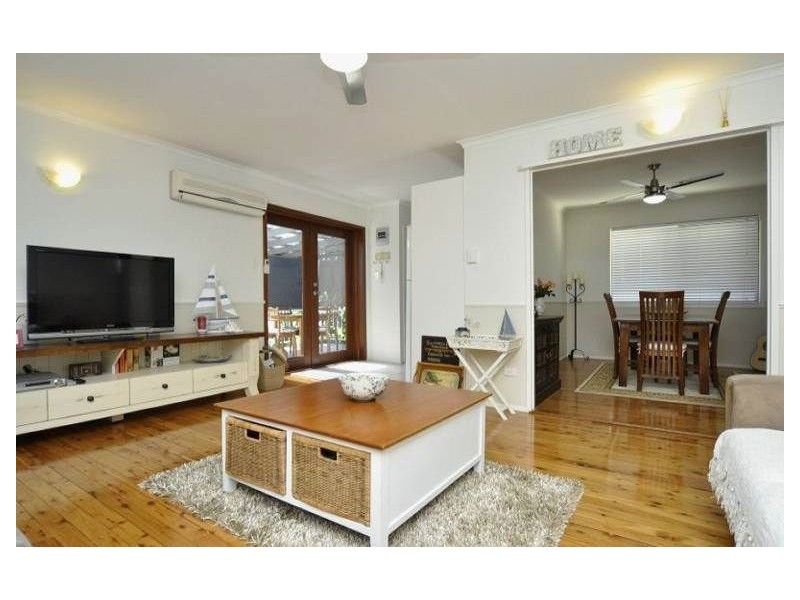 2/13 Errol Avenue, Paradise Point QLD 4216