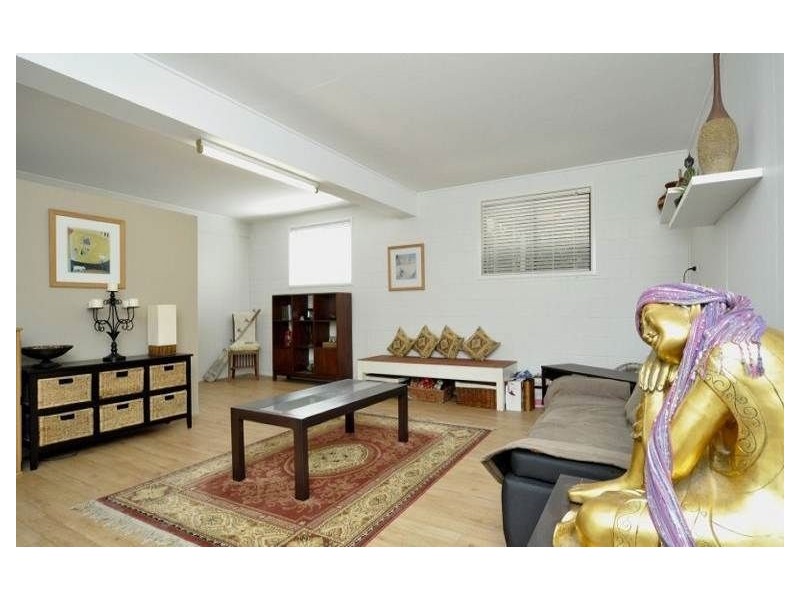 2/13 Errol Avenue, Paradise Point QLD 4216