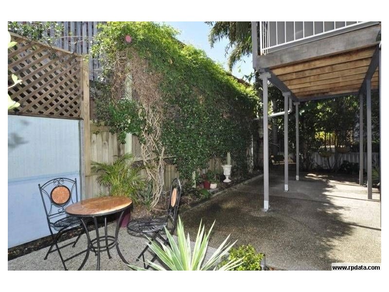 2/13 Errol Avenue, Paradise Point QLD 4216