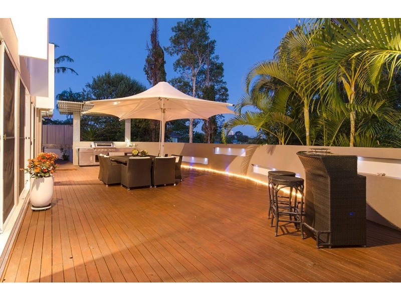 9 Solar Court, Benowa QLD 4217