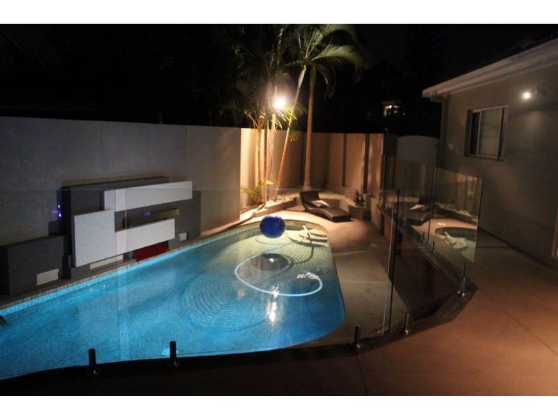 9 Solar Court, Benowa QLD 4217