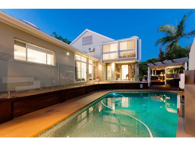 9 Solar Court, Benowa QLD 4217