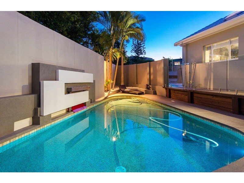 9 Solar Court, Benowa QLD 4217