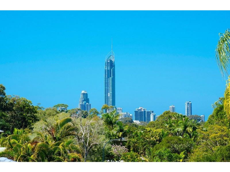 9 Solar Court, Benowa QLD 4217