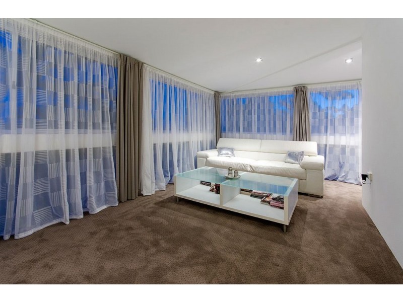 9 Solar Court, Benowa QLD 4217