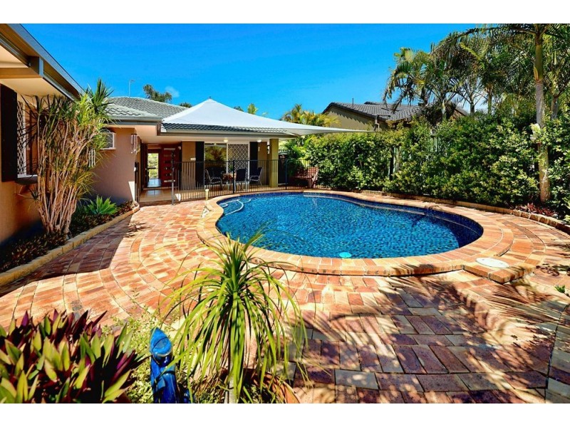 28 Compass Court, Mermaid Waters QLD 4218