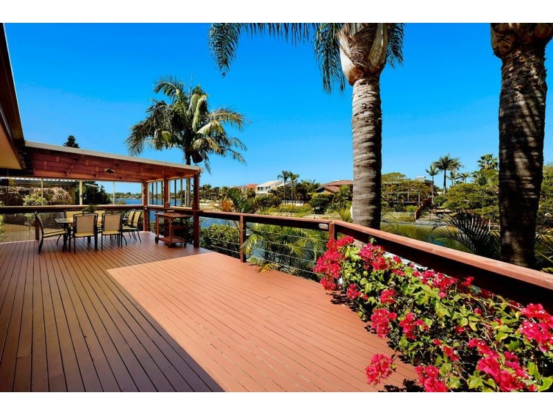 28 Compass Court, Mermaid Waters QLD 4218