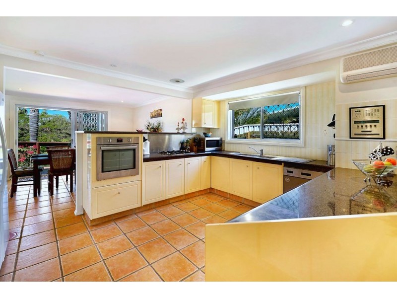 28 Compass Court, Mermaid Waters QLD 4218