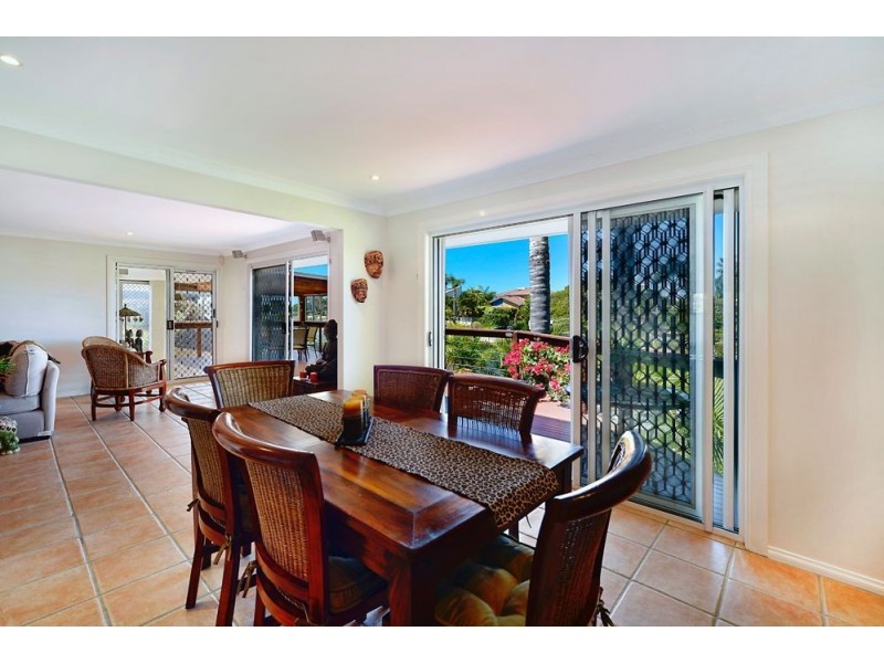 28 Compass Court, Mermaid Waters QLD 4218
