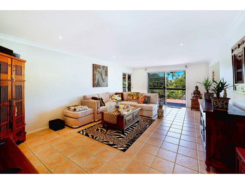 28 Compass Court, Mermaid Waters QLD 4218