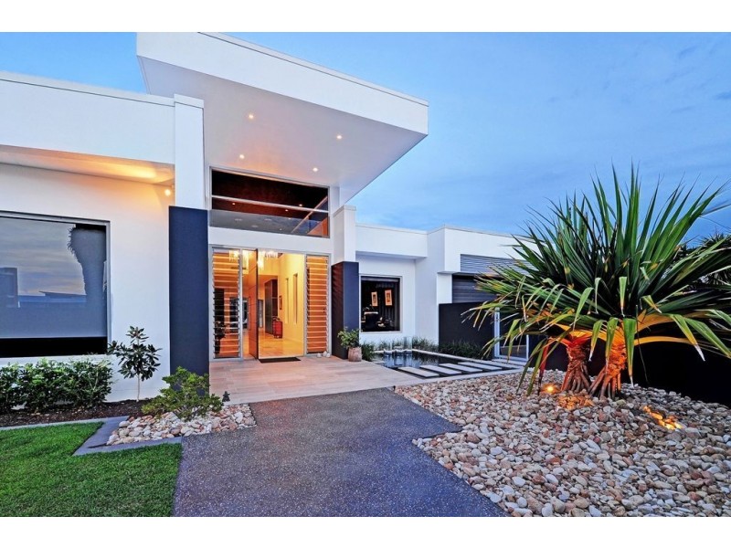 2-4 Kensington Mews, Sovereign Islands QLD 4216