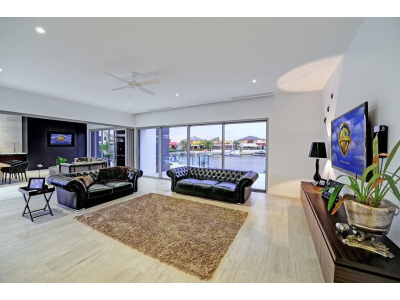 2-4 Kensington Mews, Sovereign Islands QLD 4216