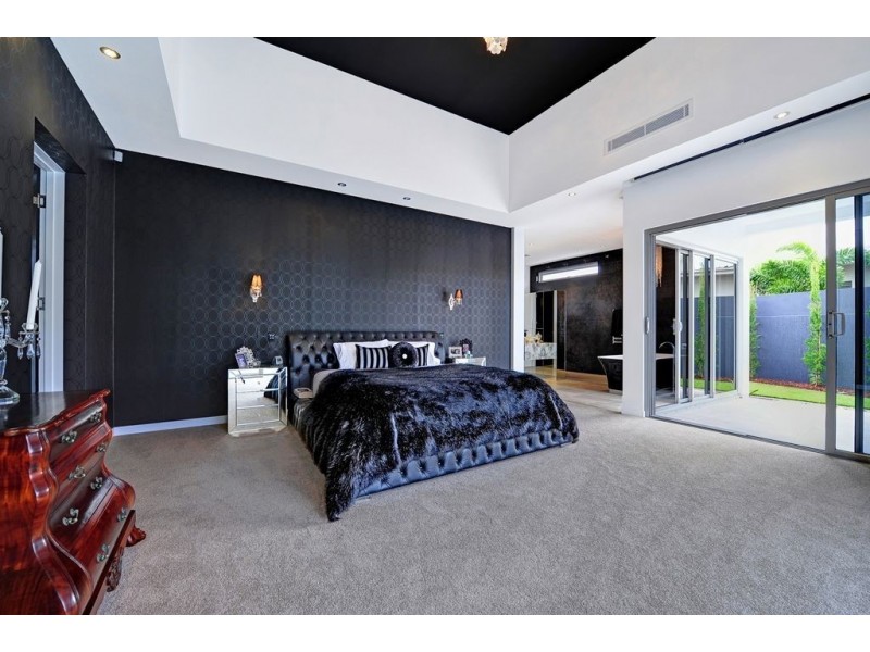 2-4 Kensington Mews, Sovereign Islands QLD 4216