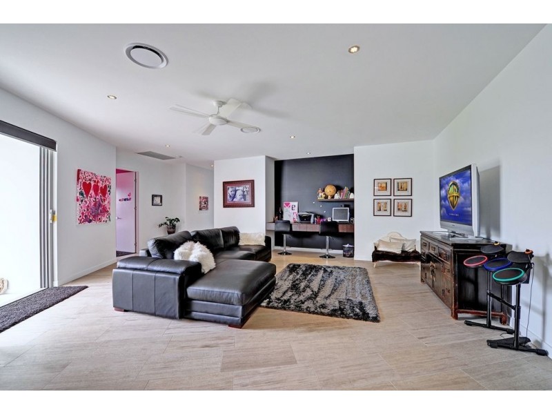 2-4 Kensington Mews, Sovereign Islands QLD 4216