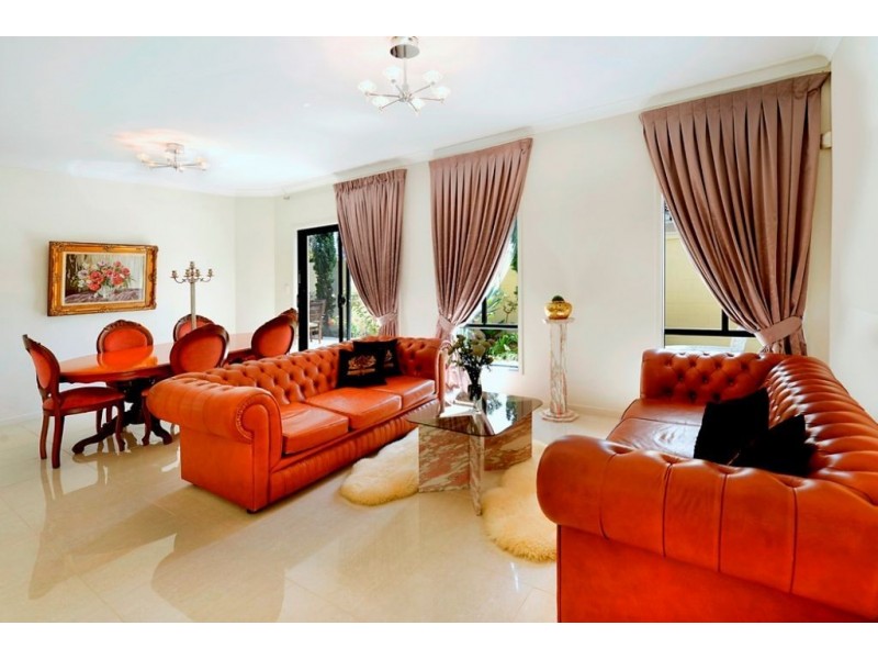 1 Lotus Key, Broadbeach Waters QLD 4218