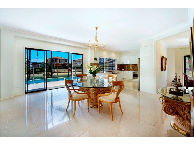 1 Lotus Key, Broadbeach Waters QLD 4218