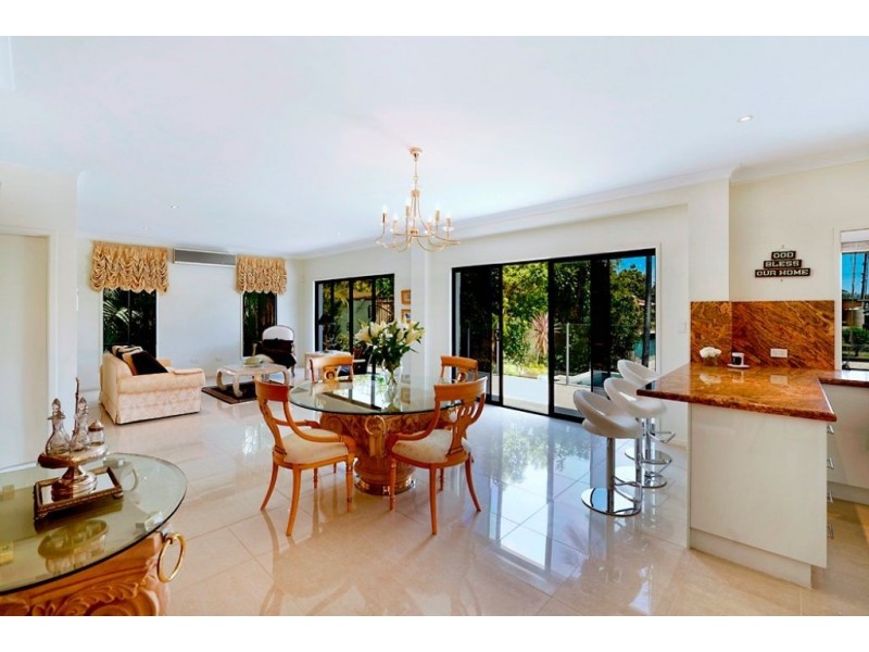 1 Lotus Key, Broadbeach Waters QLD 4218