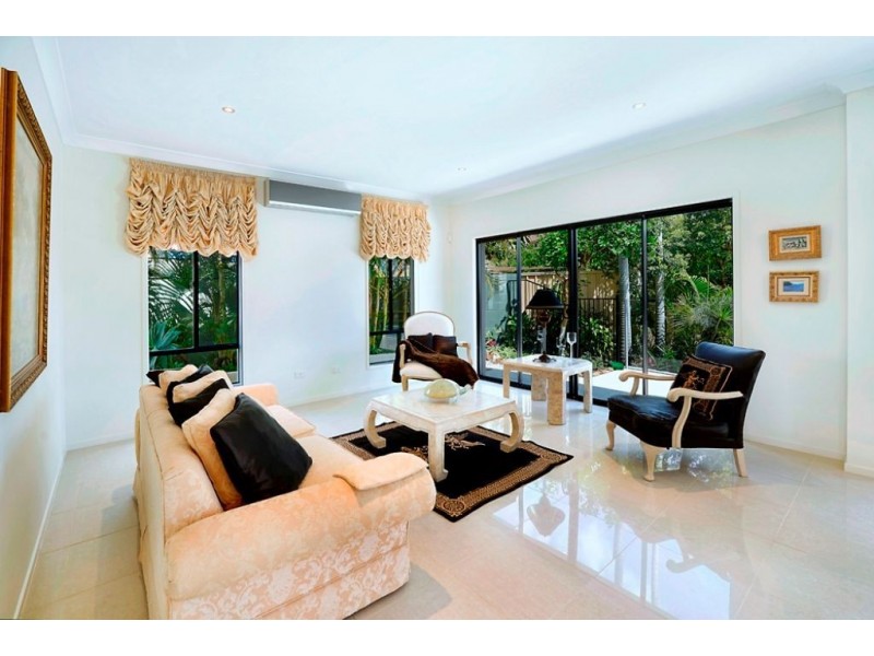 1 Lotus Key, Broadbeach Waters QLD 4218