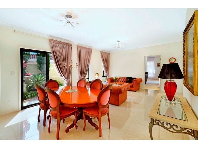 1 Lotus Key, Broadbeach Waters QLD 4218