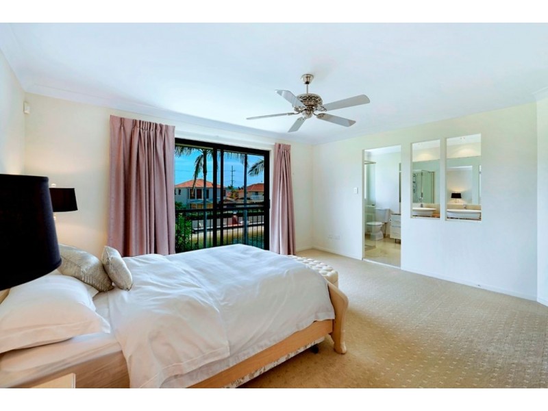 1 Lotus Key, Broadbeach Waters QLD 4218