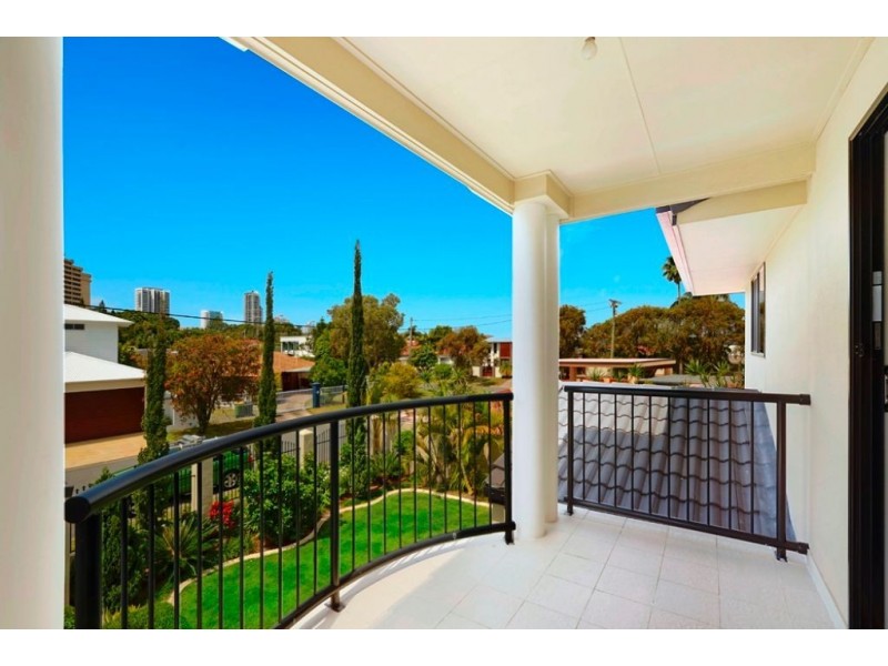 1 Lotus Key, Broadbeach Waters QLD 4218