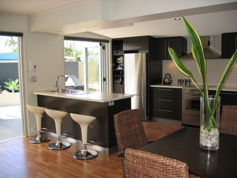 21 Naranga Avenue, Broadbeach Waters QLD 4218