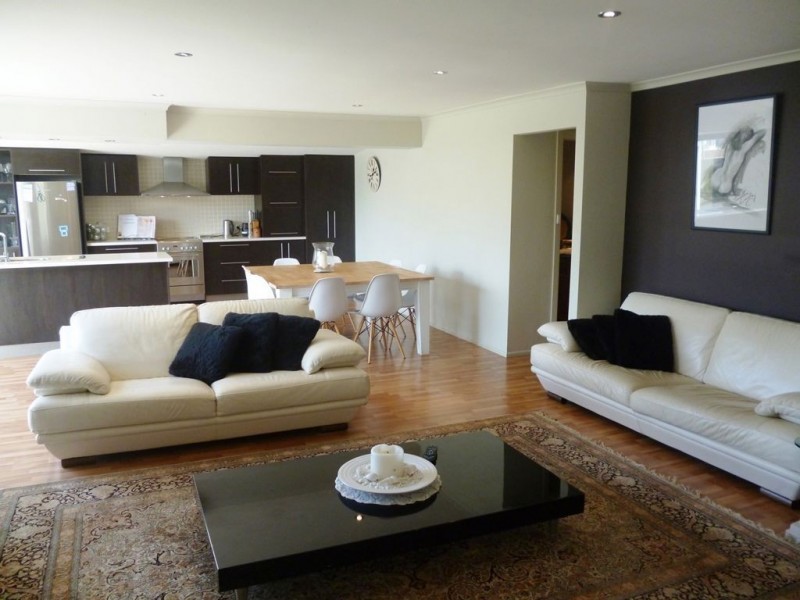 21 Naranga Avenue, Broadbeach Waters QLD 4218