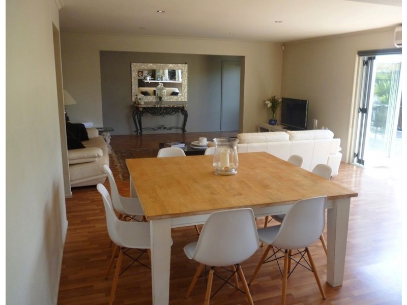 21 Naranga Avenue, Broadbeach Waters QLD 4218