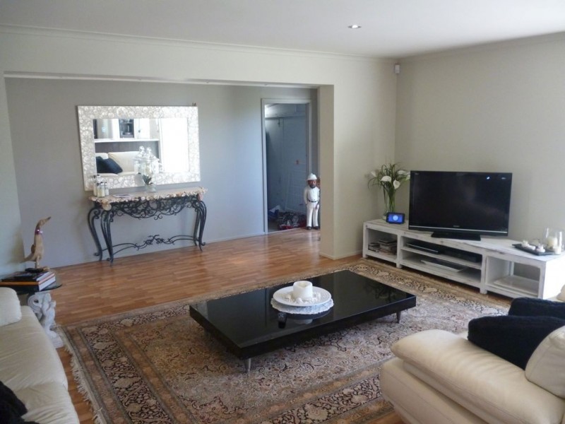 21 Naranga Avenue, Broadbeach Waters QLD 4218