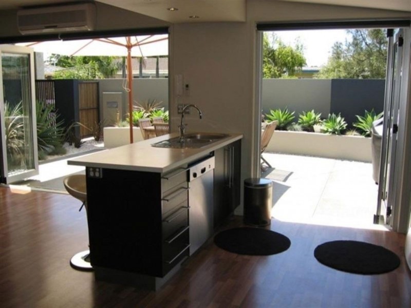 21 Naranga Avenue, Broadbeach Waters QLD 4218