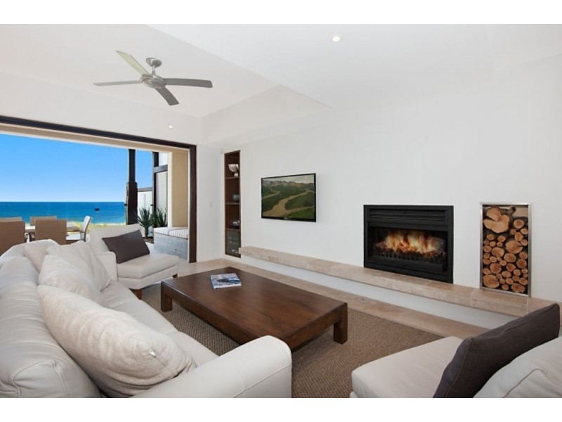 1/147 Hedges Avenue, Mermaid Beach QLD 4218