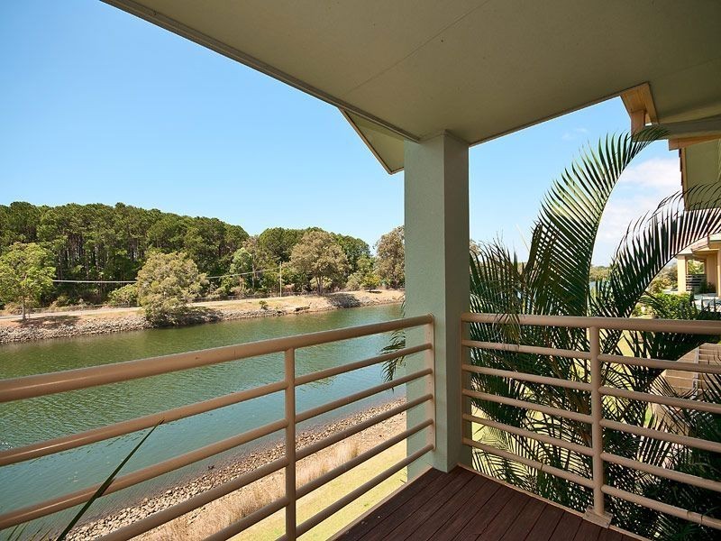 128/215 Cottesloe Drive, Mermaid Waters QLD 4218