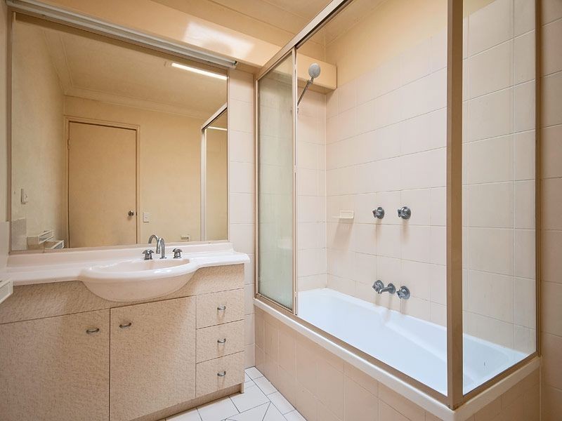 128/215 Cottesloe Drive, Mermaid Waters QLD 4218