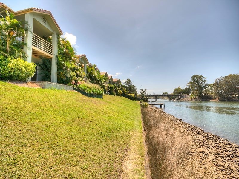 128/215 Cottesloe Drive, Mermaid Waters QLD 4218